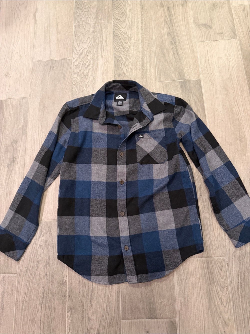 Quiksilver Boys Blue and Gray Plaid Button-Down Shirt Size M